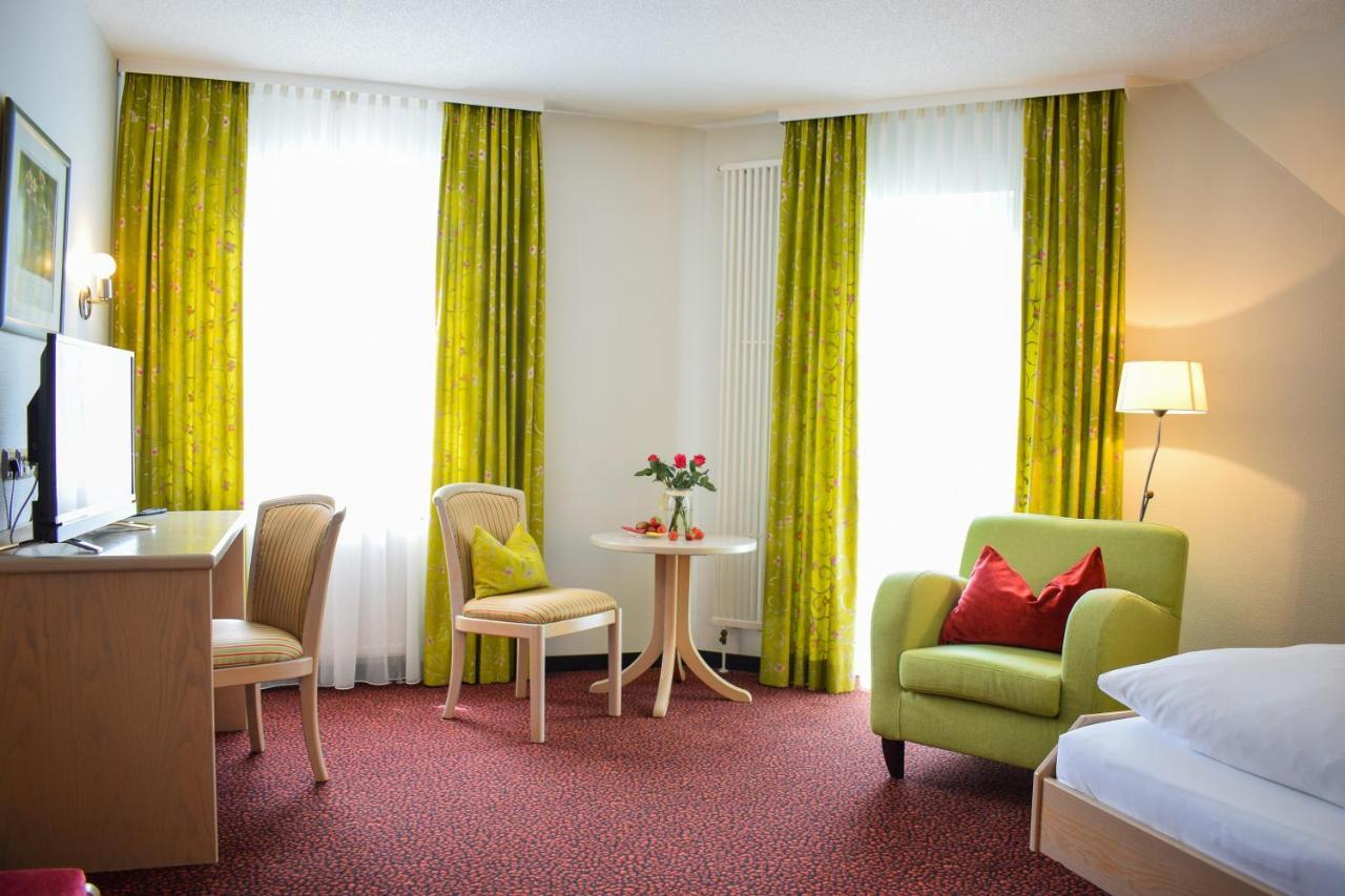 ליינסוויילר Castell Hotel & Restaurant מראה חיצוני תמונה