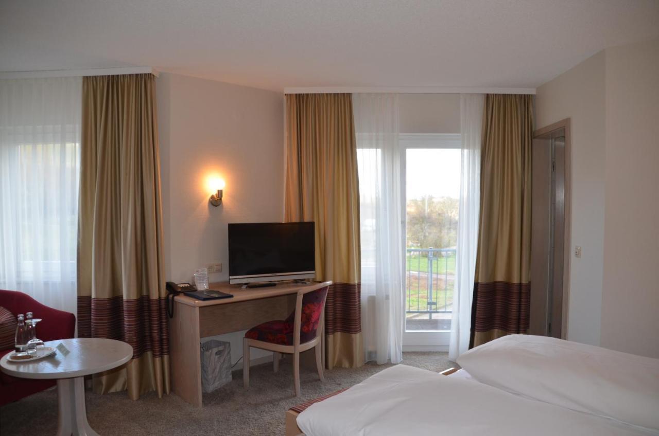 ליינסוויילר Castell Hotel & Restaurant מראה חיצוני תמונה
