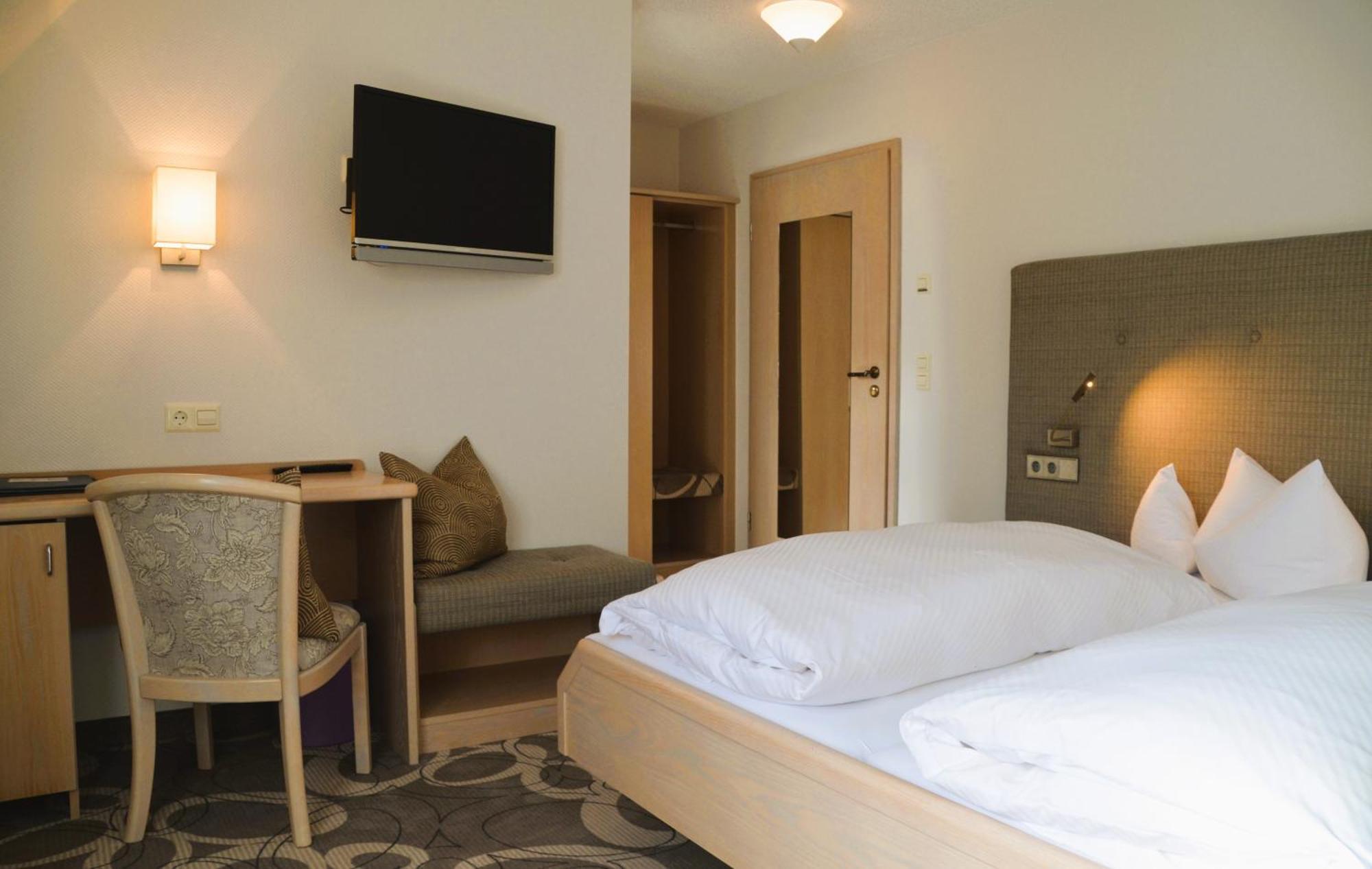 ליינסוויילר Castell Hotel & Restaurant מראה חיצוני תמונה