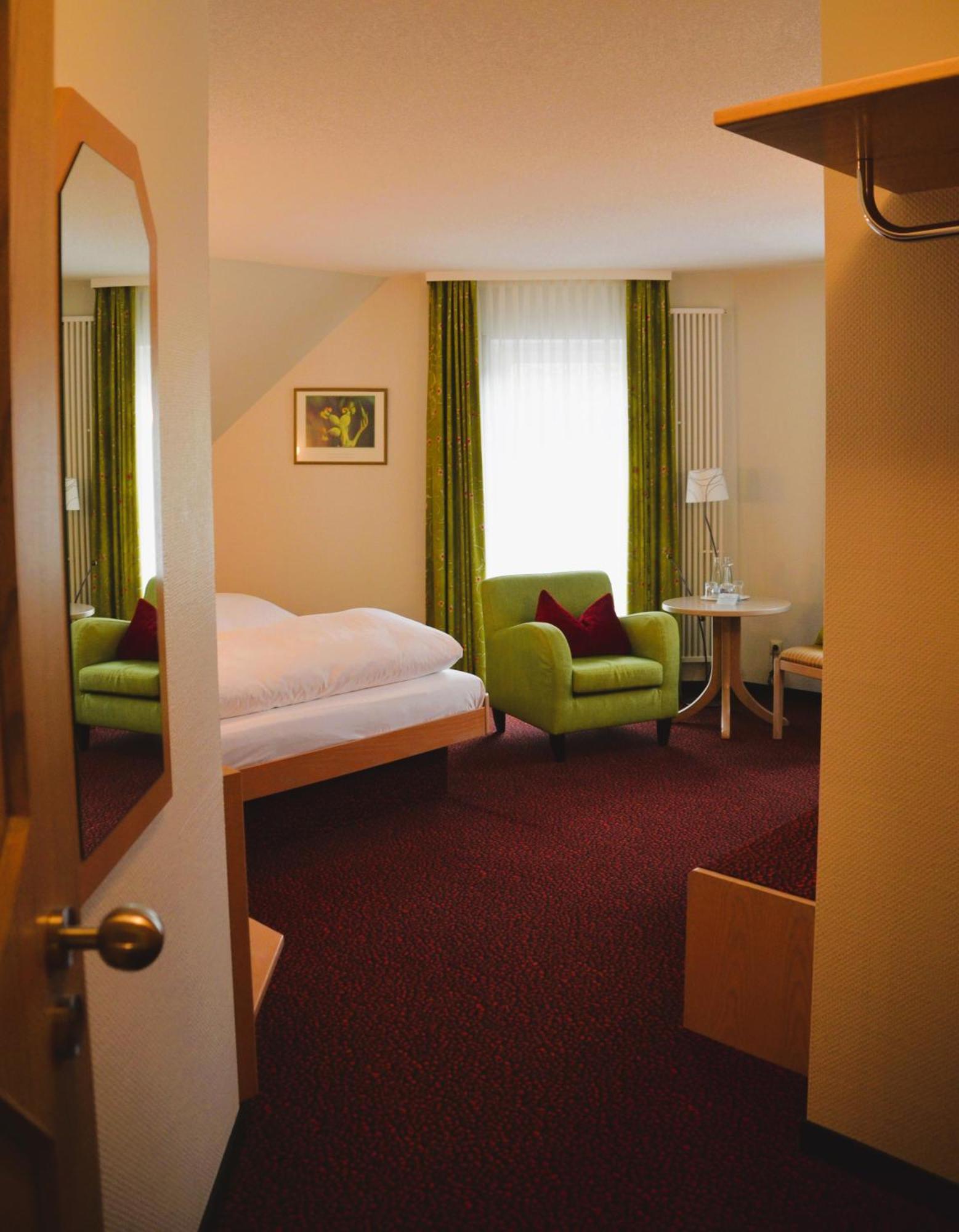 ליינסוויילר Castell Hotel & Restaurant מראה חיצוני תמונה