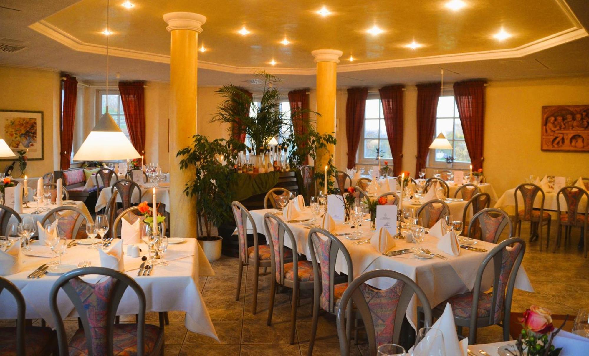 ליינסוויילר Castell Hotel & Restaurant מראה חיצוני תמונה