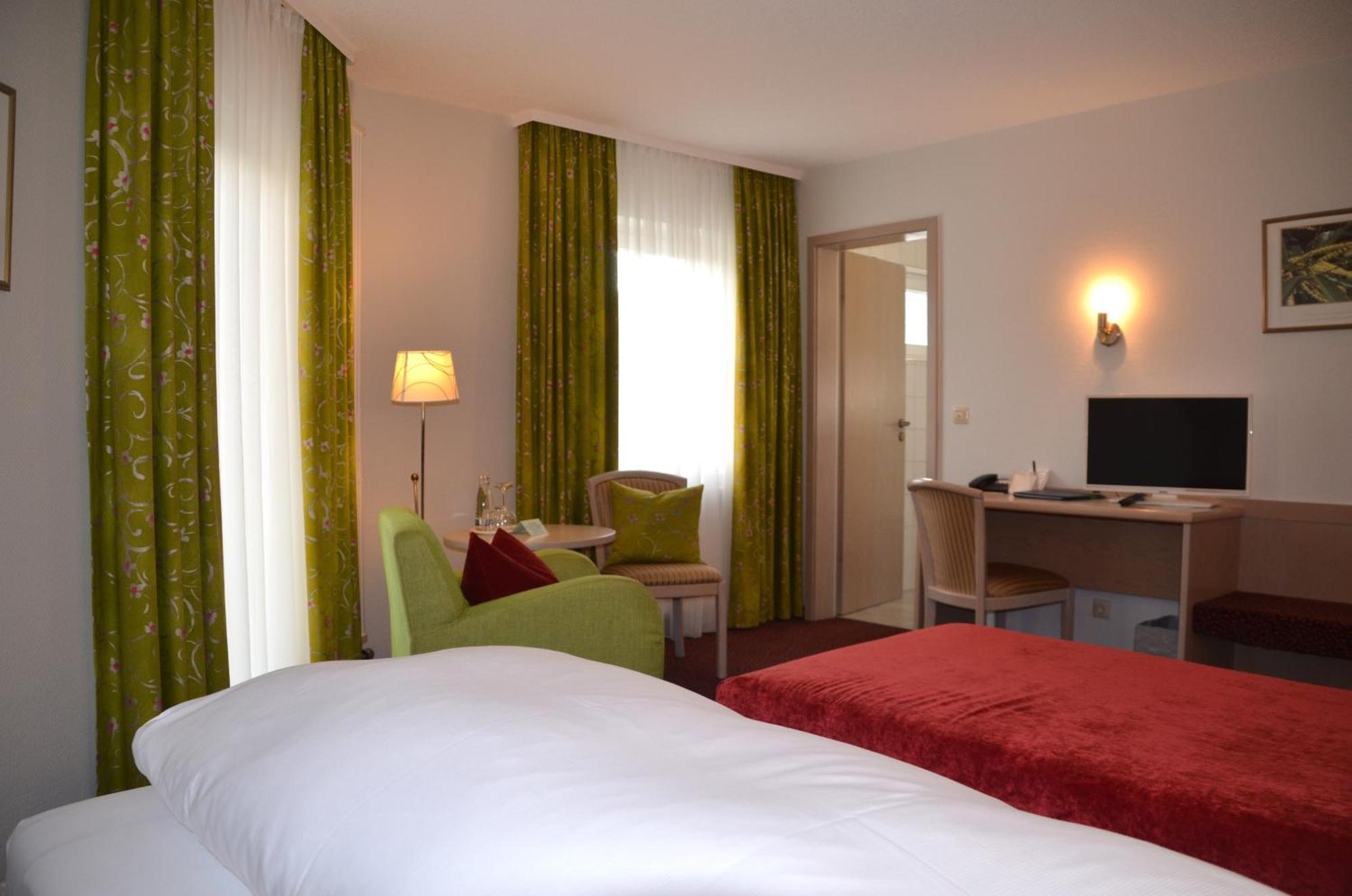 ליינסוויילר Castell Hotel & Restaurant מראה חיצוני תמונה