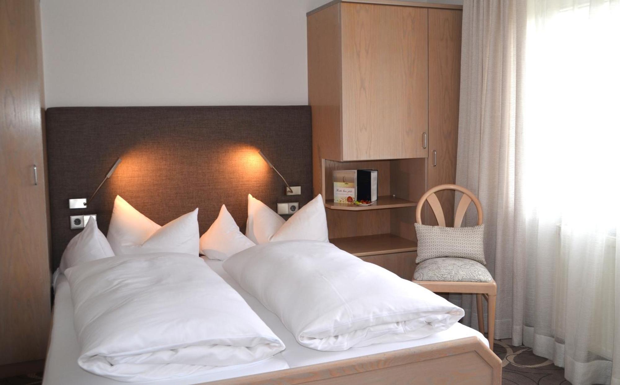 ליינסוויילר Castell Hotel & Restaurant מראה חיצוני תמונה
